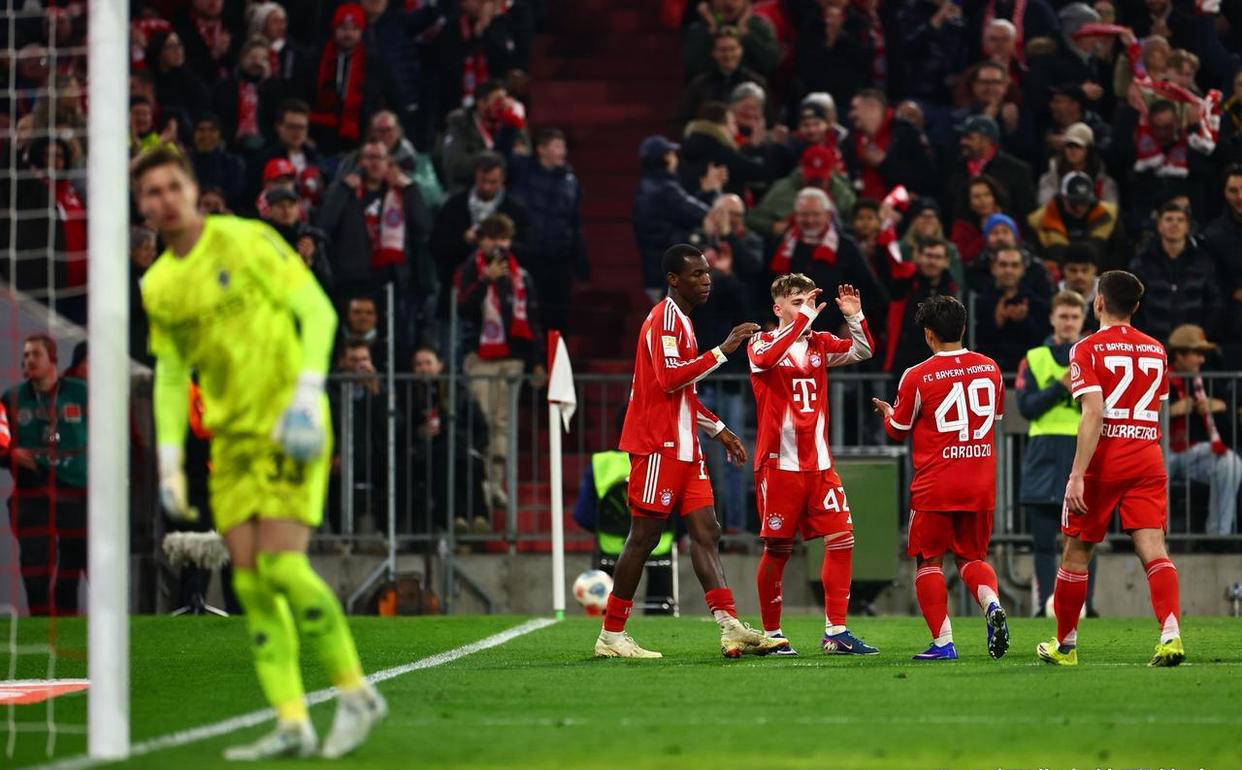 拜仁主场4-1大胜门兴,双线作战节奏稳固,孔帕尼高度赞扬球队比赛强度